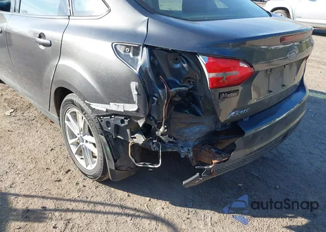 2016 Ford Focus Se z USA, uszkodzony, nr VIN 1FADP3F21GL274734